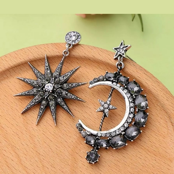 Jewelry - Unique and beautiful Sun & mon earrings